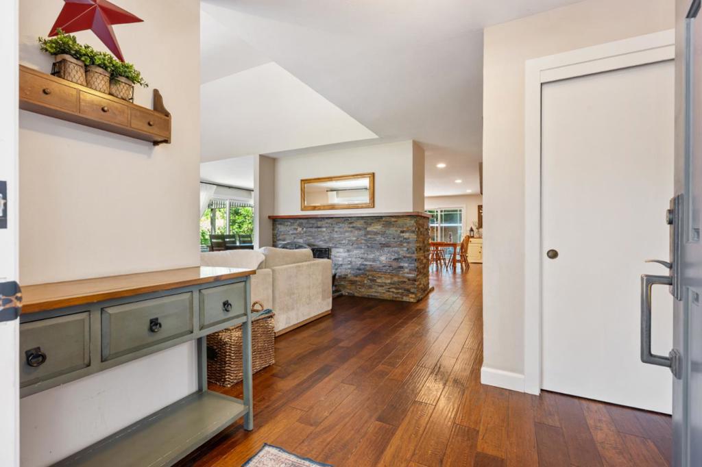 1080 Easy Street Property Photo 4