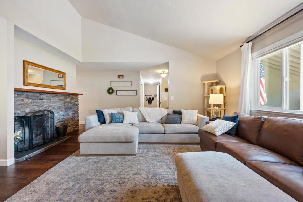 1080 Easy Street Property Photo 5