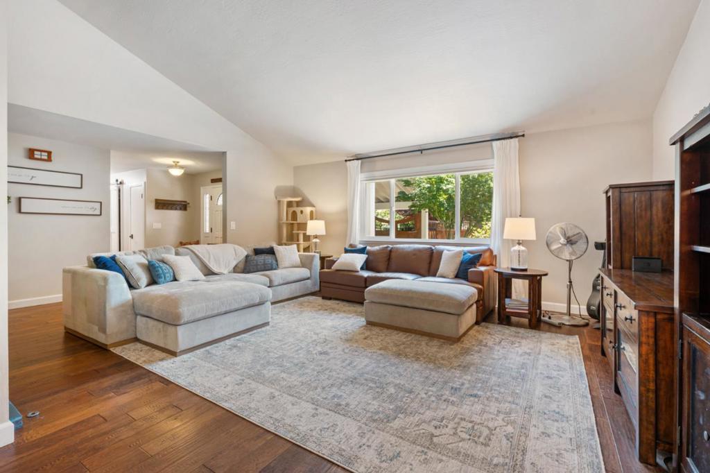 1080 Easy Street Property Photo 6
