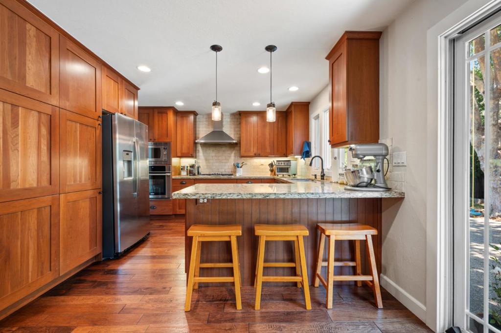 1080 Easy Street Property Photo 9