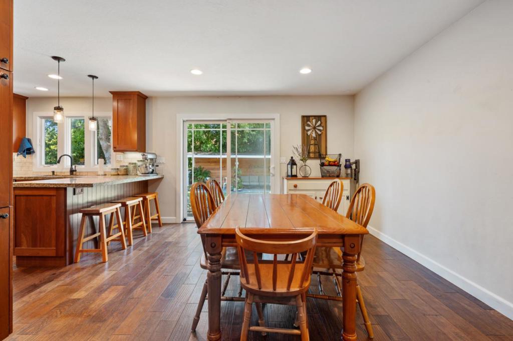 1080 Easy Street Property Photo 10