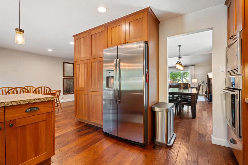 1080 Easy Street Property Photo 12