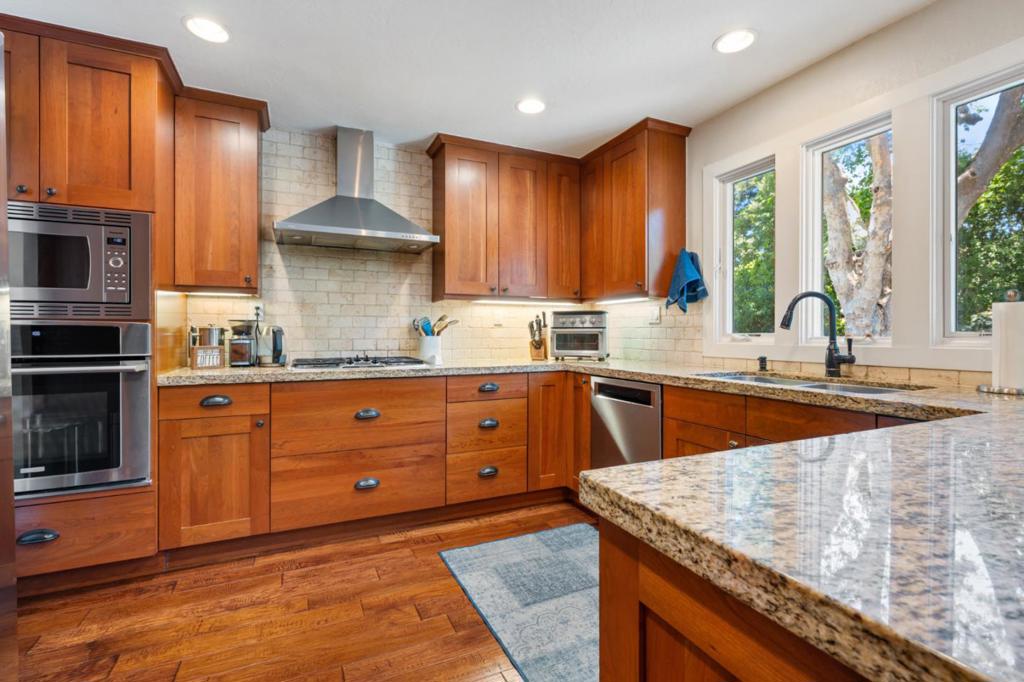 1080 Easy Street Property Photo 13