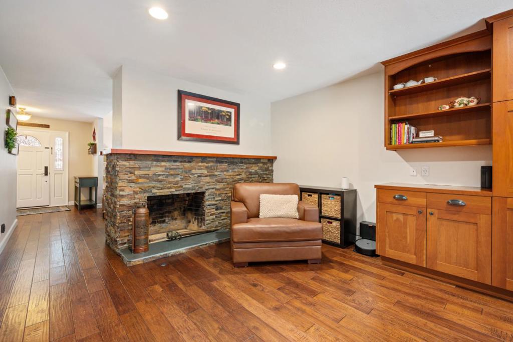 1080 Easy Street Property Photo 14