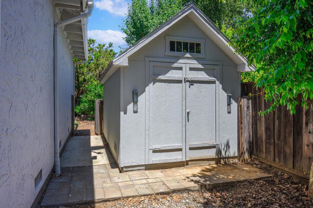 1080 Easy Street Property Photo 31