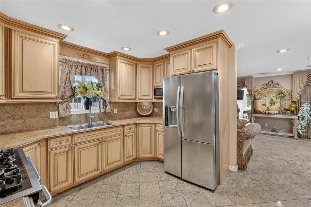 990 Sinbad Avenue Property Photo 3