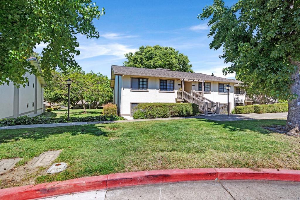 5118 Cribari Place Property Photo 2
