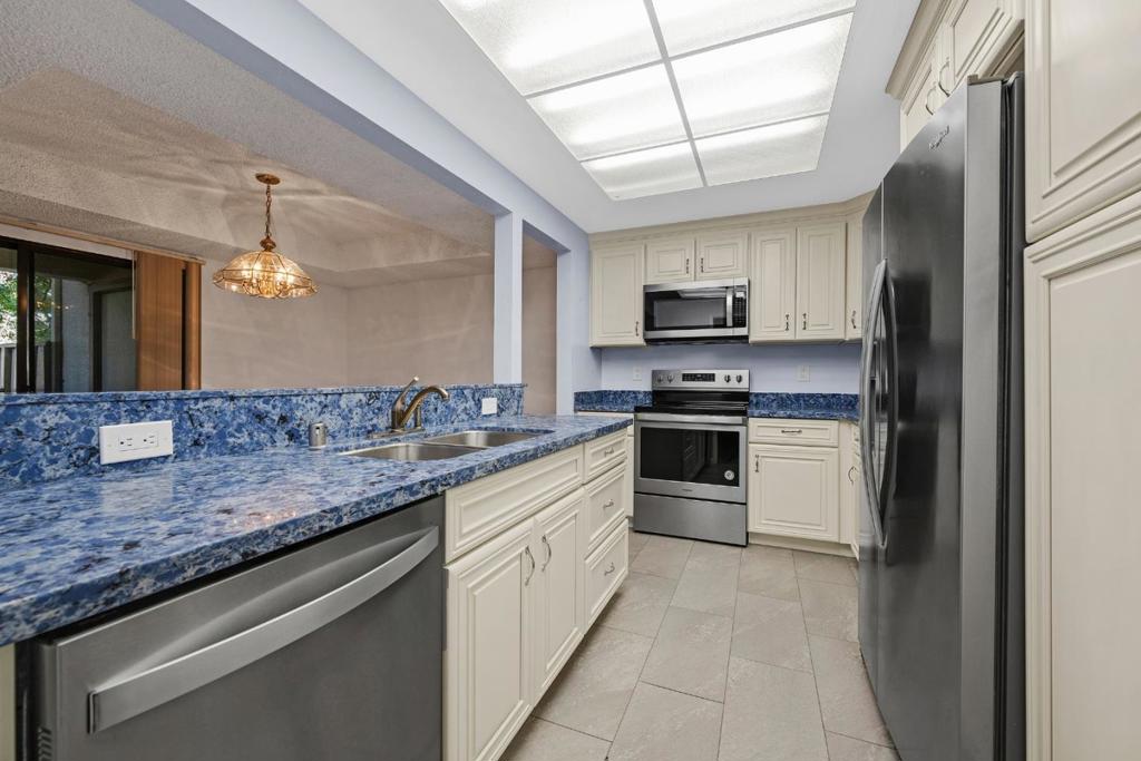 5118 Cribari Place Property Photo 5