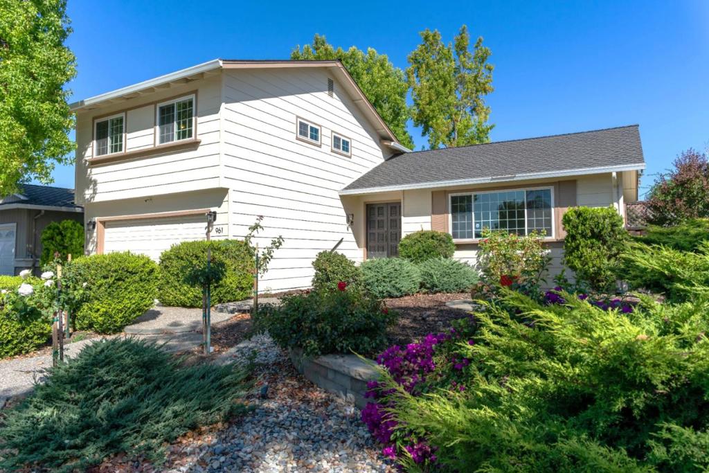 961 Chemise Drive Property Photo