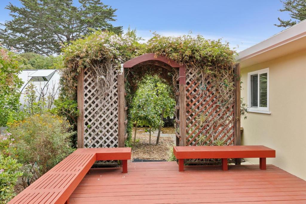 1976 Luzern Street Property Photo 32