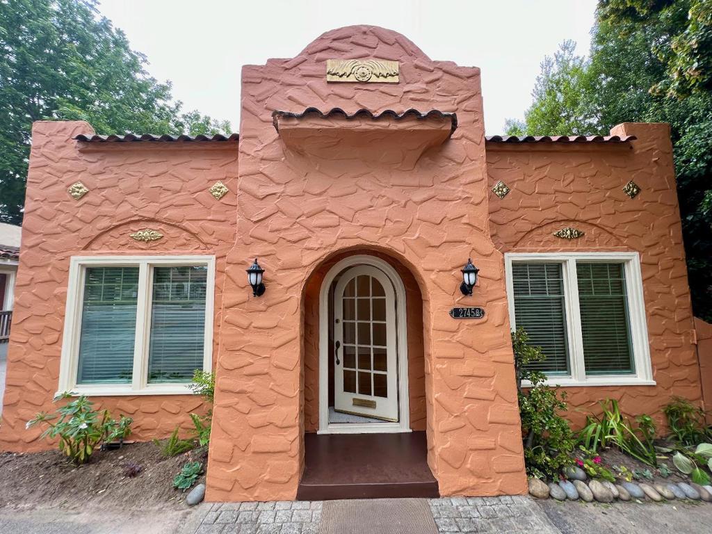 2745 Porter Street Property Photo 2