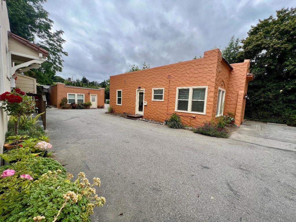 2745 Porter Street Property Photo 10