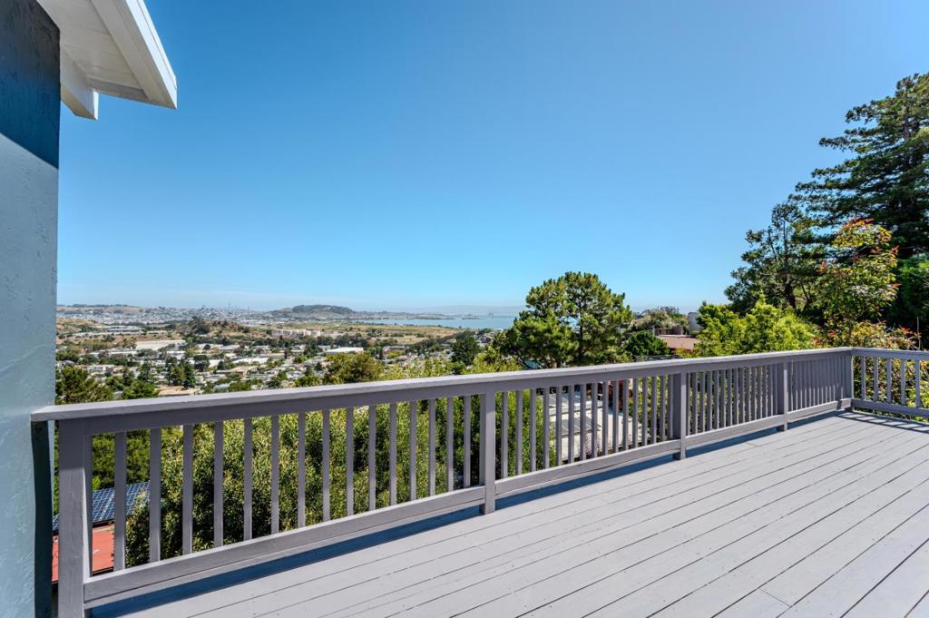 339 Kings Road Property Photo 2