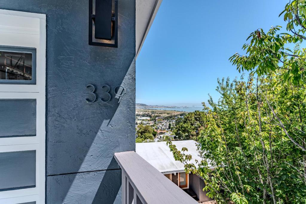 339 Kings Road Property Photo 4