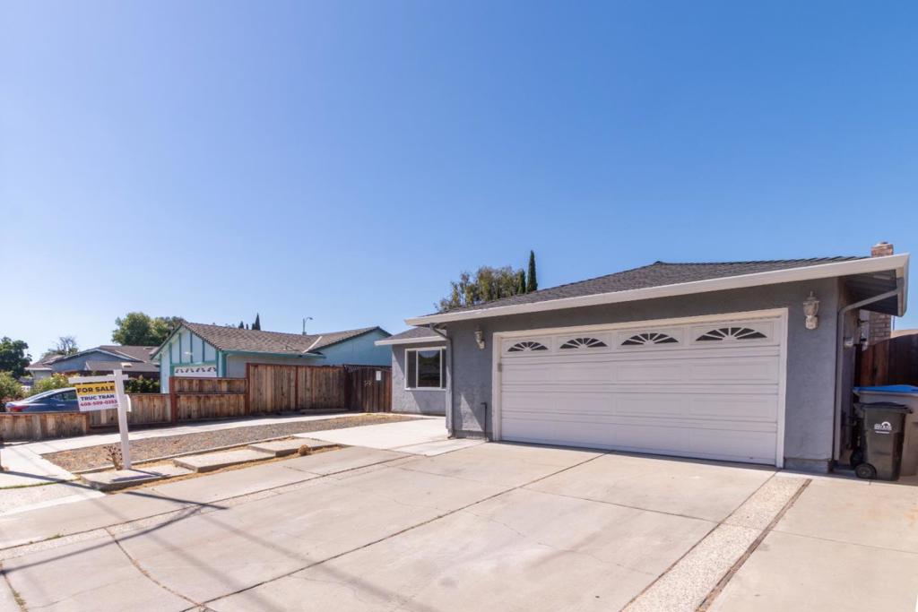 77 Shenado Place Property Photo 1