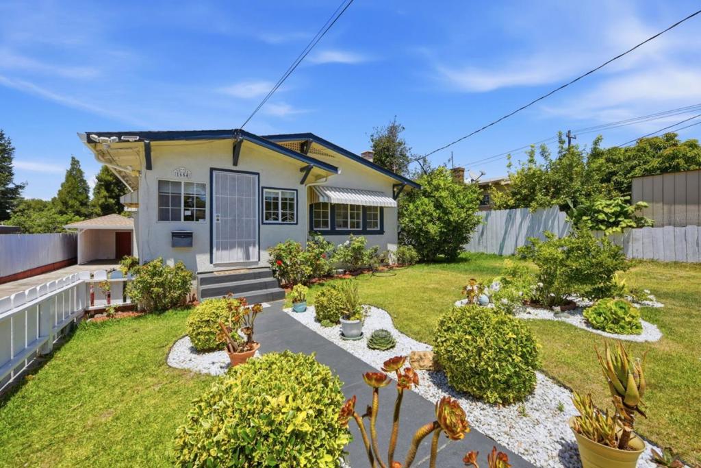 1654 D Street Property Photo 1