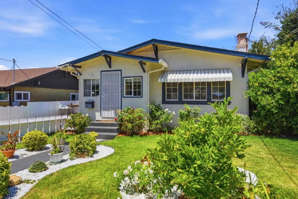 1654 D Street Property Photo 2