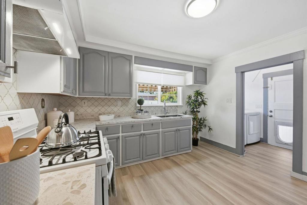 1654 D Street Property Photo 11