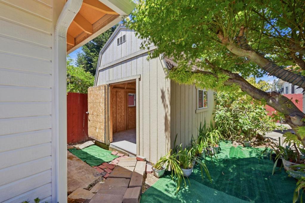 1654 D Street Property Photo 33