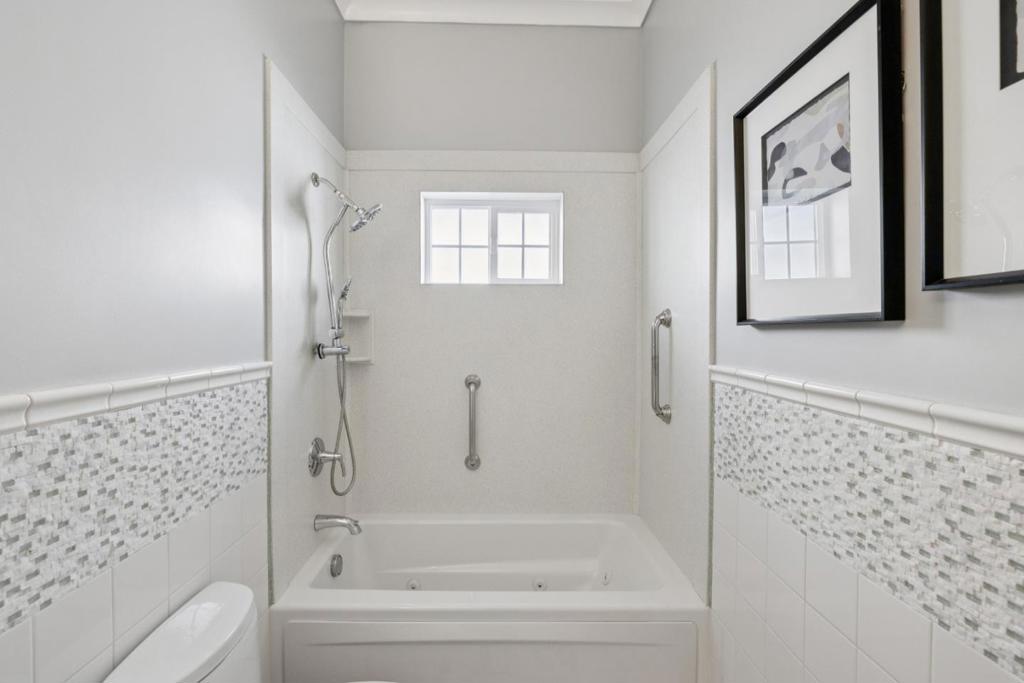 917 Howard Avenue Property Photo 36