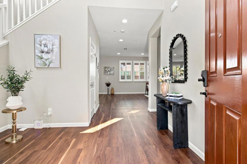 384 Misty Circle Property Photo 4
