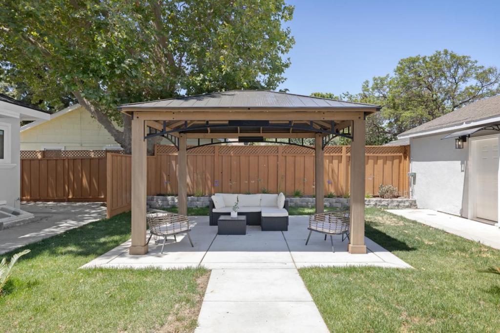1247 Benton Street Property Photo 14