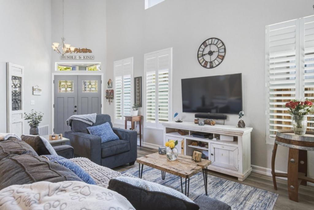 17506 Sugarmill Road Property Photo 4