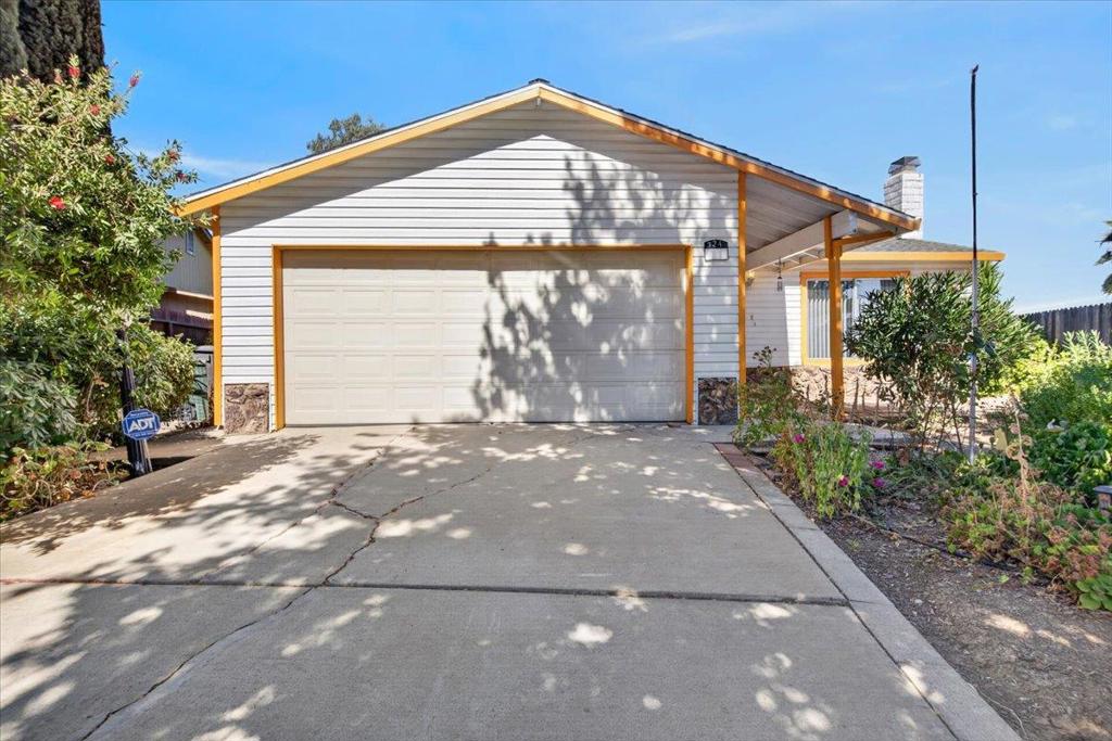 324 Barros Street Property Photo 1