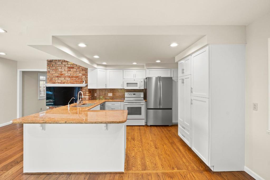5525 Amby Drive Property Photo 1