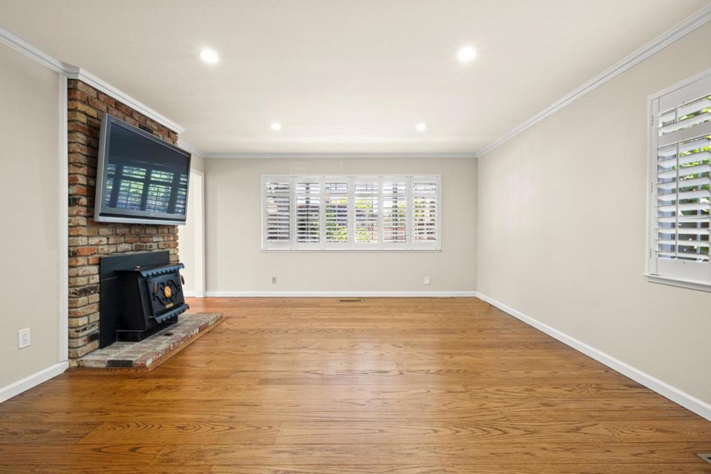 5525 Amby Drive Property Photo 11