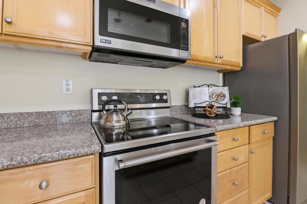 88 N Jackson Avenue 403 Property Photo 10