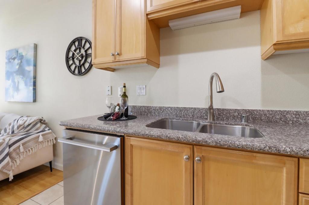 88 N Jackson Avenue 403 Property Photo 11