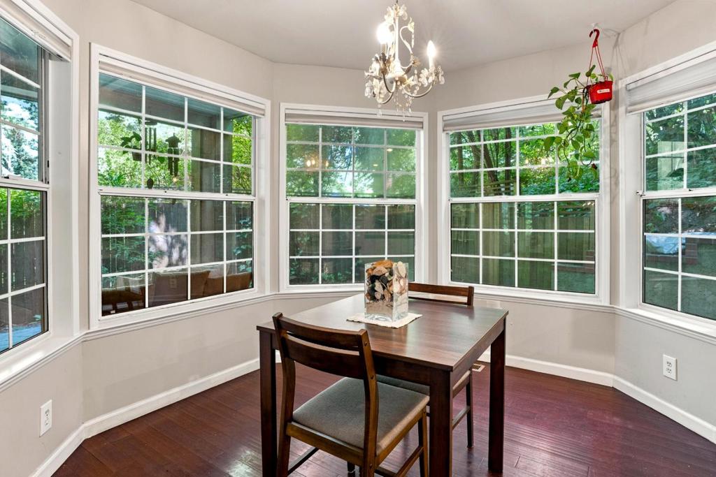 110 Azalea Way Property Photo 7