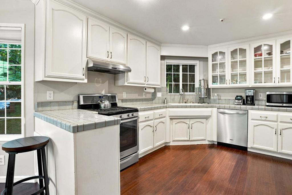 110 Azalea Way Property Photo 10
