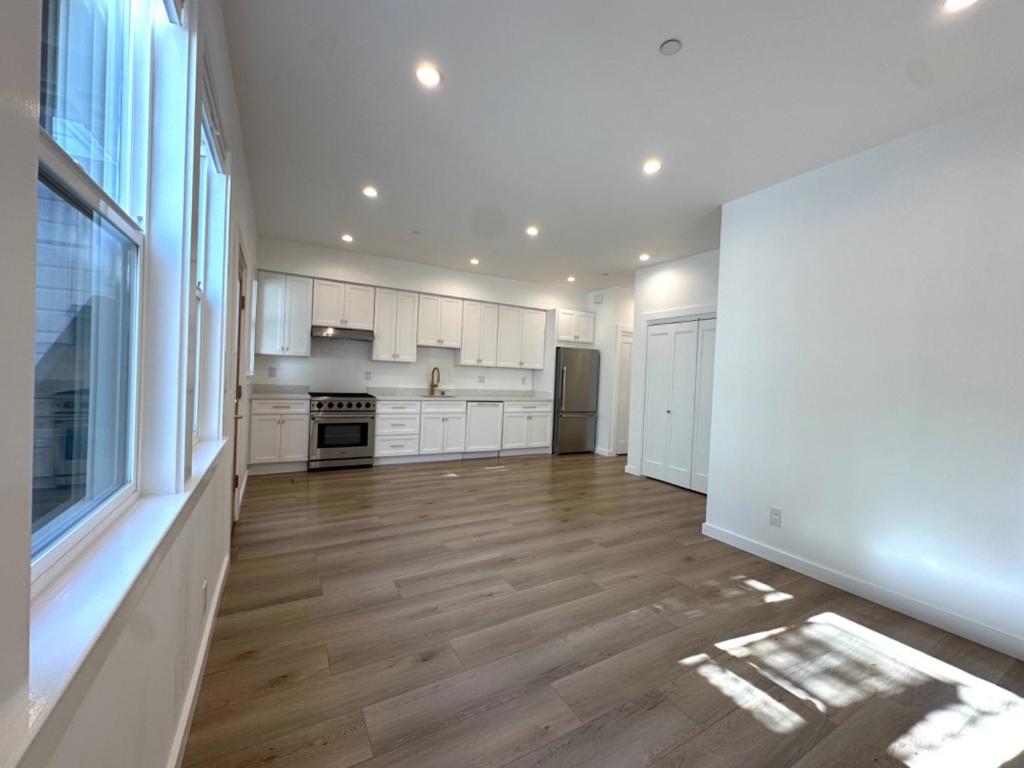 1372 Natoma Street Property Photo 4