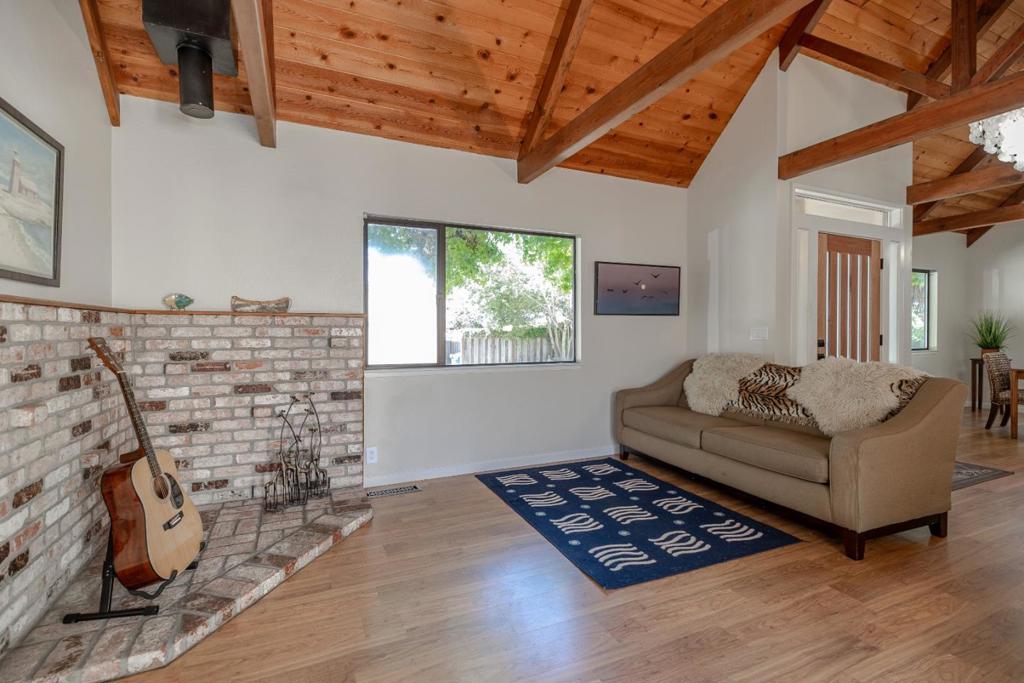 702 Beverly Avenue Property Photo 8