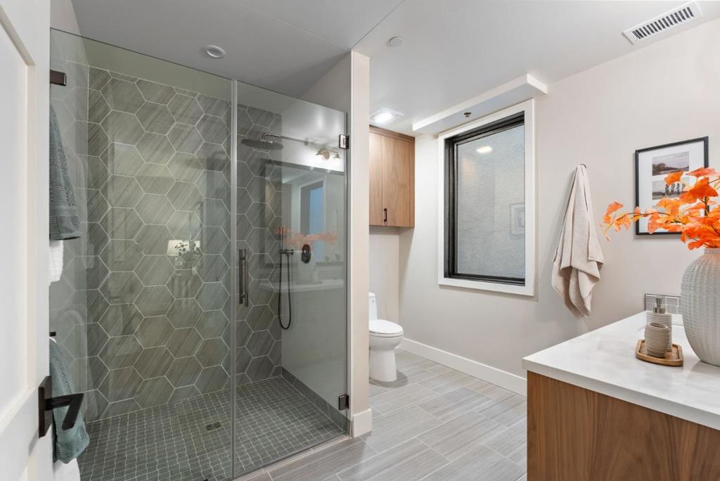 221 Hope Street Property Photo 25