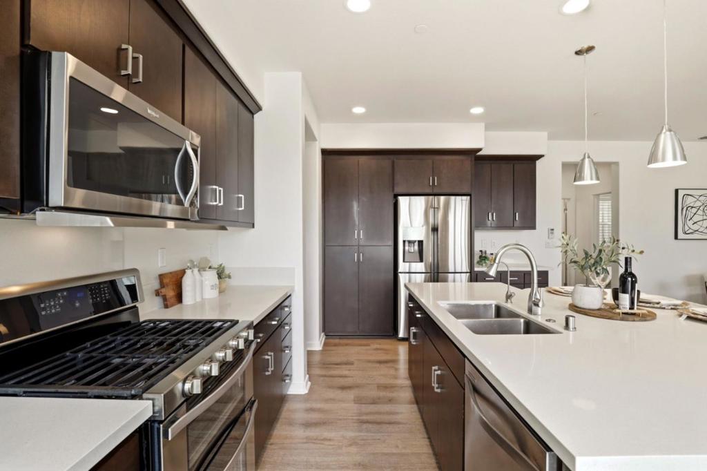 37665 Breakers Road Property Photo 4