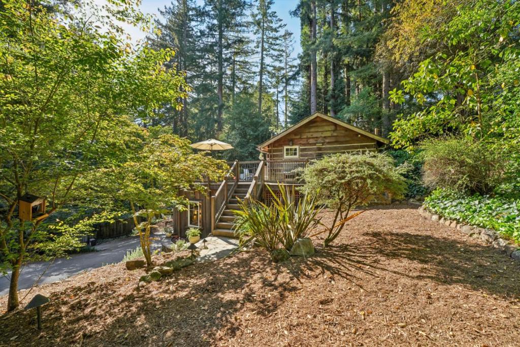 252 Blakewood Way Property Photo 4