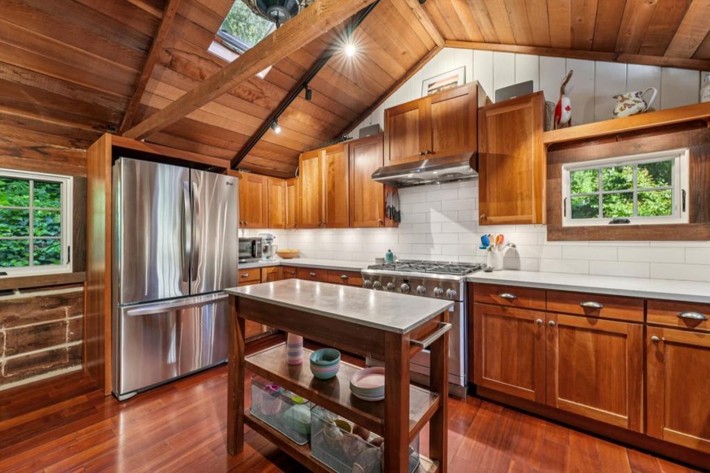 252 Blakewood Way Property Photo 11