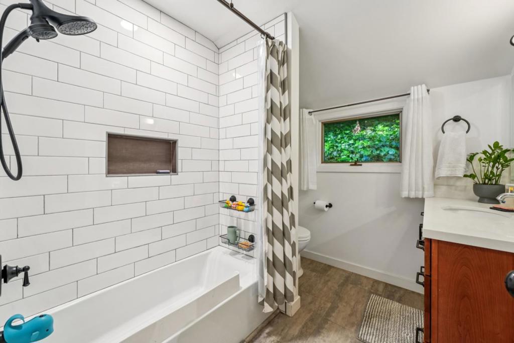 252 Blakewood Way Property Photo 38