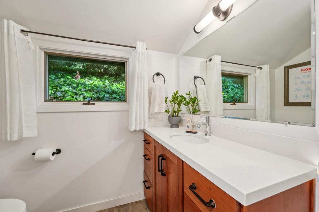 252 Blakewood Way Property Photo 39