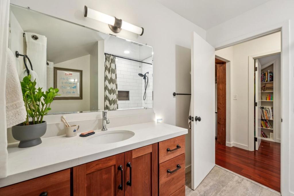 252 Blakewood Way Property Photo 40