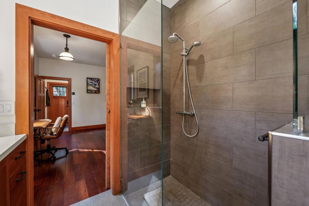 252 Blakewood Way Property Photo 42