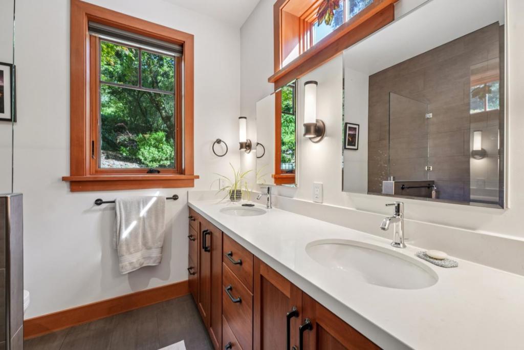 252 Blakewood Way Property Photo 45