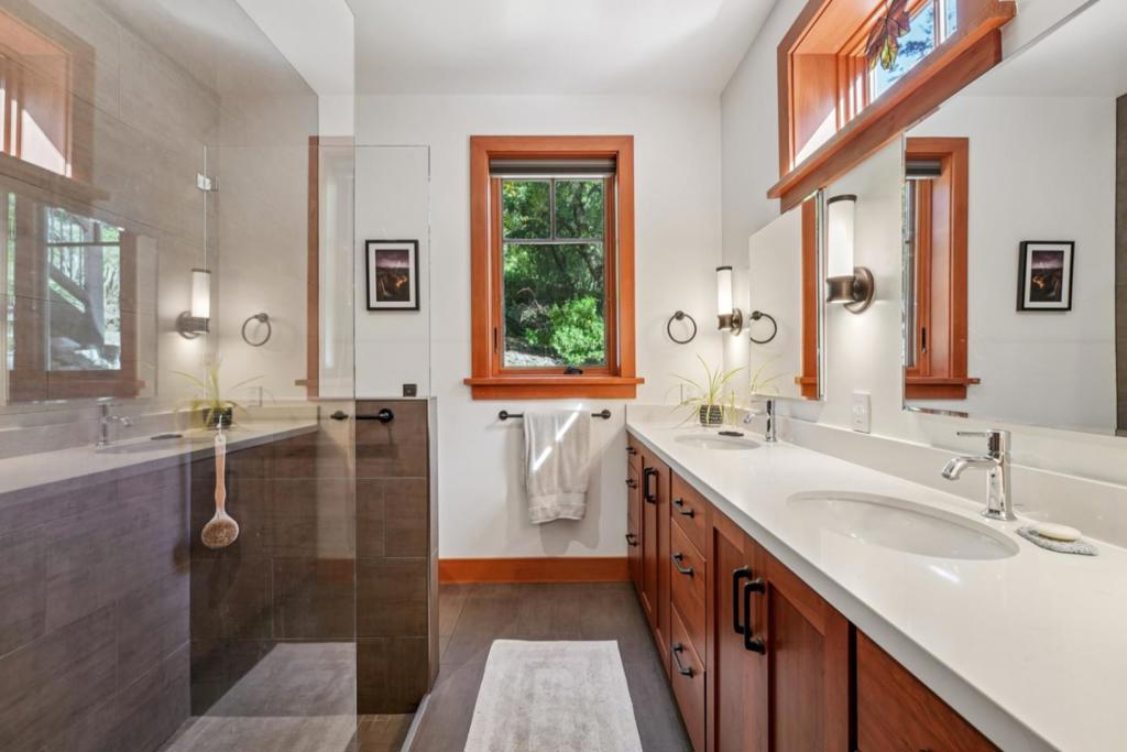 252 Blakewood Way Property Photo 46