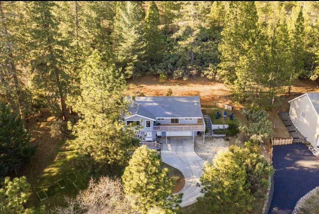 15126 Carrie Drive Property Photo 1