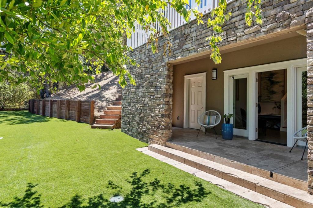 103 Winding Way Property Photo 43