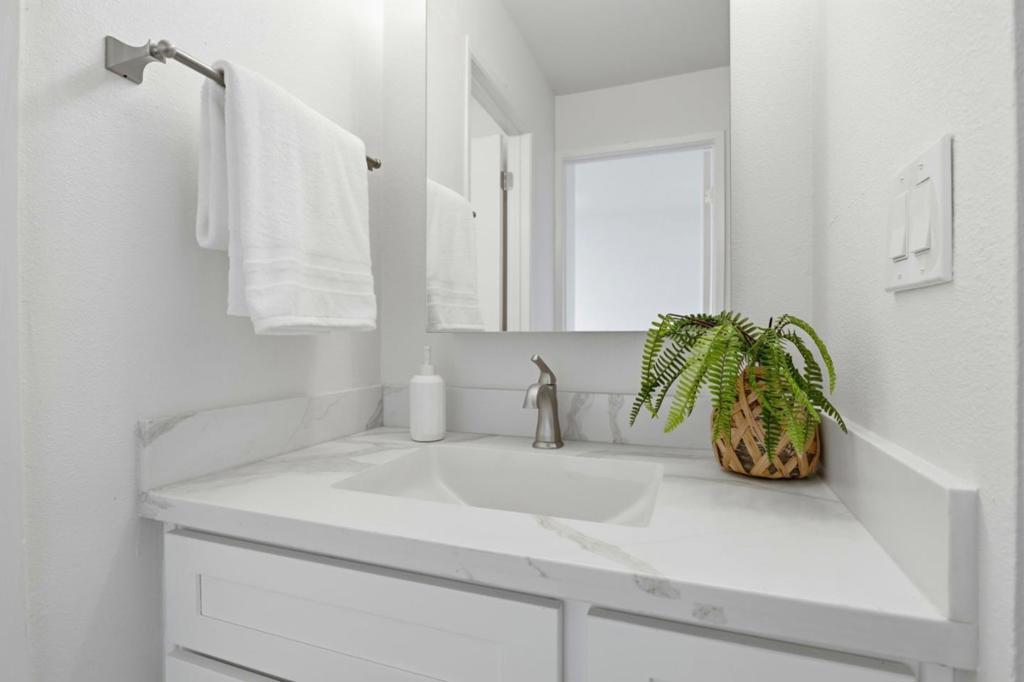 163 Harbor Oaks Circle Property Photo 23