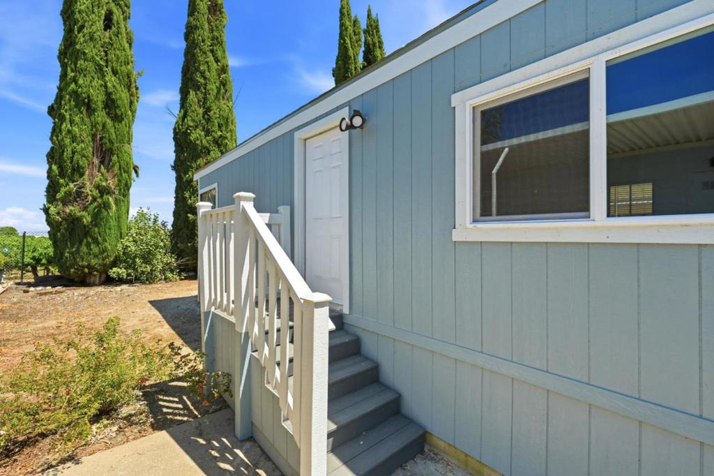 19690 N Highway 99 32 Property Photo 4
